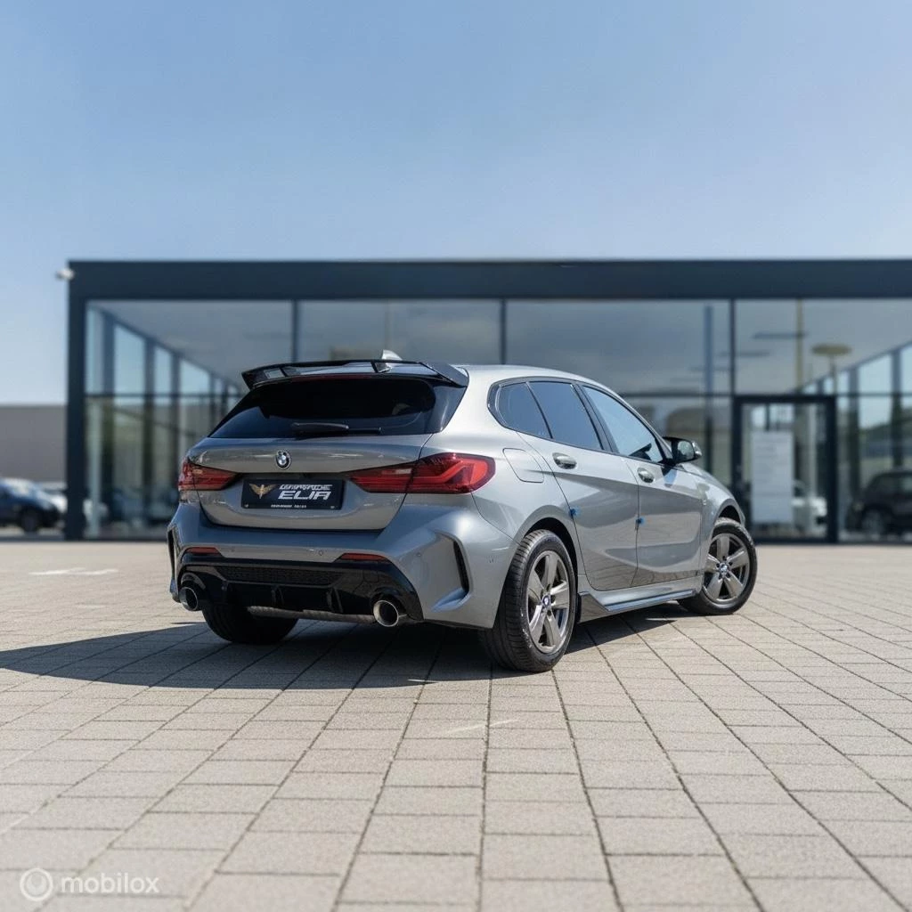 BMW 1 Serie 2022 - 118i M Sport Business | NAV | Camera| Automaat afbeelding 11