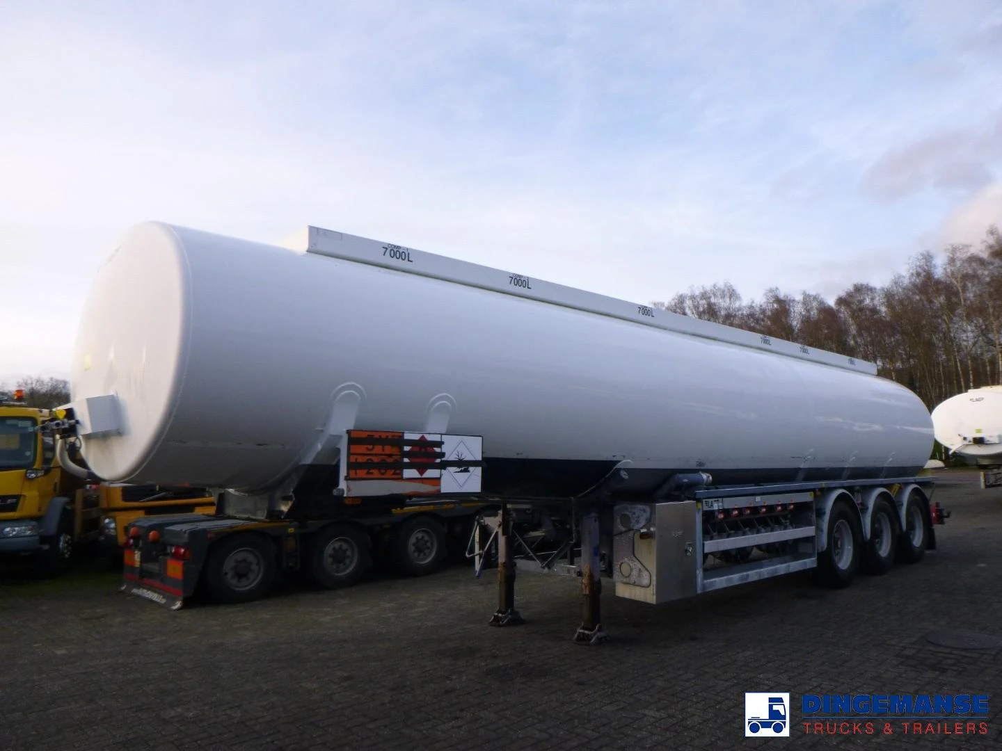 LAG Fuel tank alu 44.4 m3 / 6 comp + pump 2012 image 1