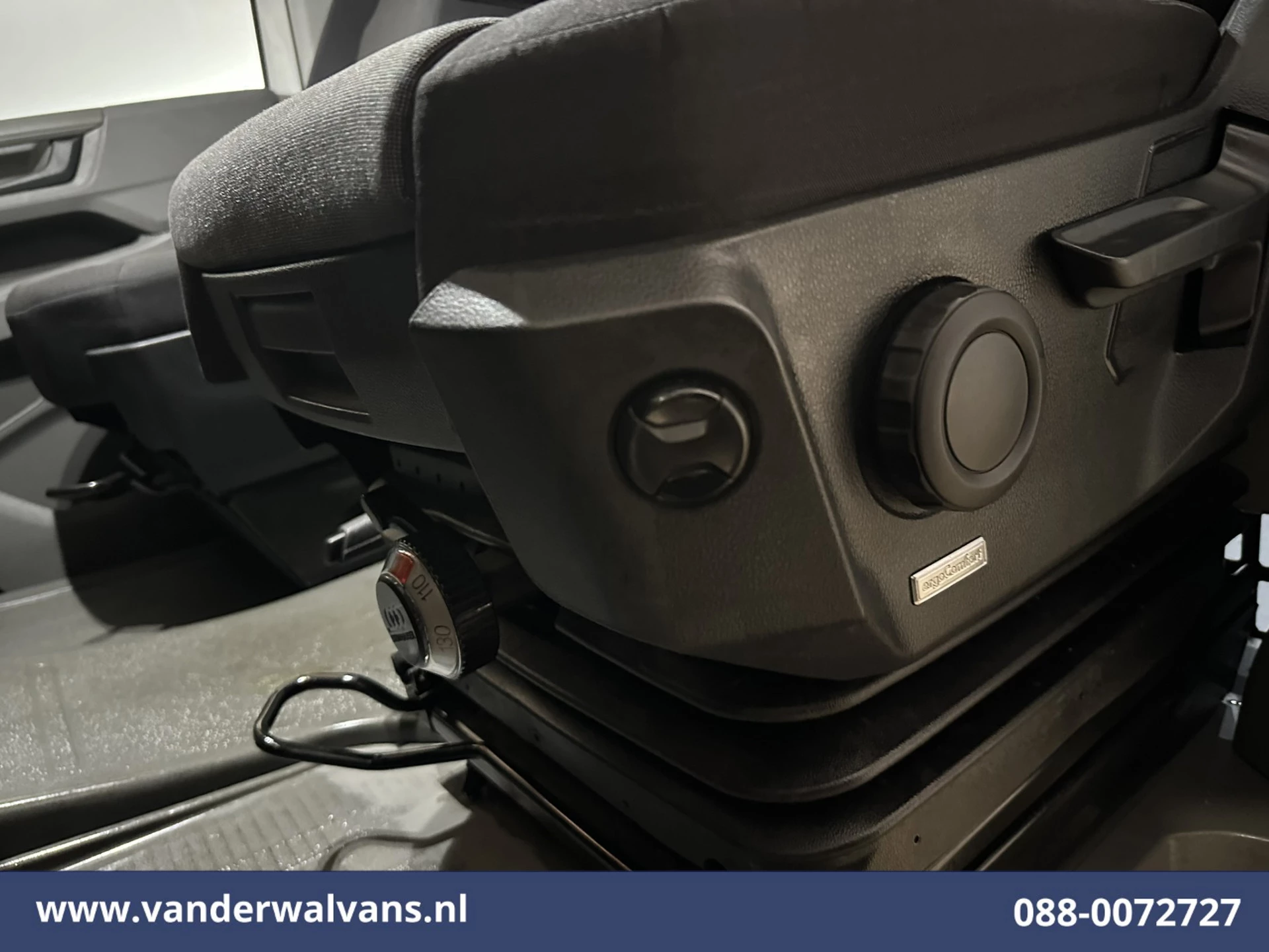 Volkswagen Crafter 2021 - 2.0 TDI 141pk L3H3 L2H2 Euro6 Airco | Navigatie | Apple Carplay | Chauffeursstoel imagem 4