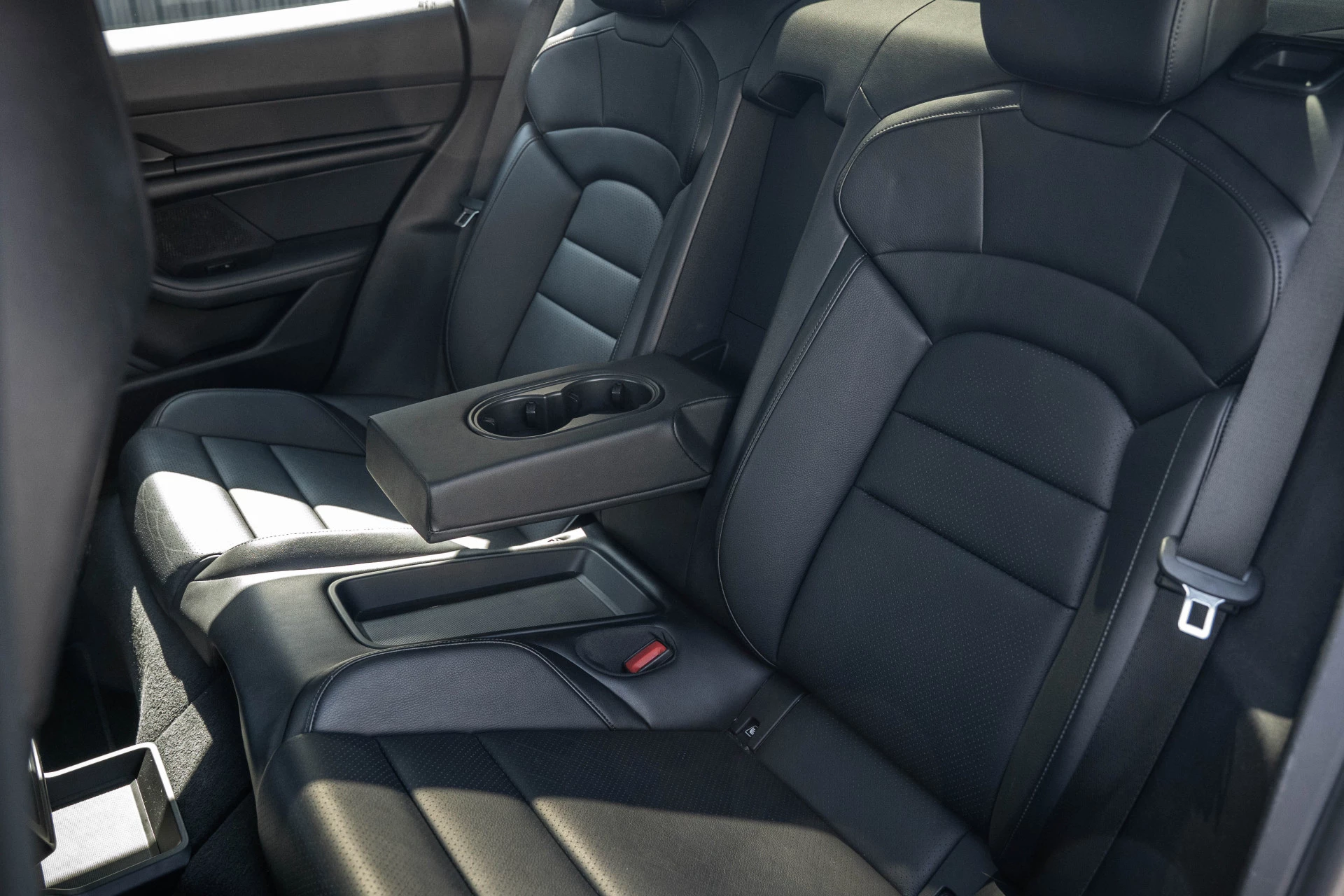 Porsche Taycan 2022 - Cross Turismo 4 | 93kWh | SOH 91% | Luchtvering | Panoramdak afbeelding 14