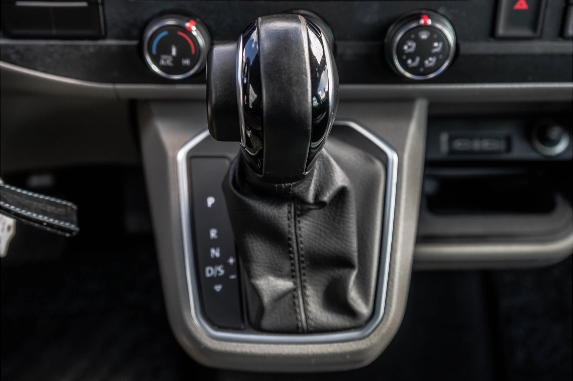 Volkswagen Transporter 2020 - T6.1 2.0 TDI L2H1 | DC | Bulli | 200PK | Leder | Carplay | Virtual | Adapt Cruise zdjęcie 24