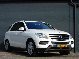 Mercedes-Benz M-Class 2012 - 350 BlueTEC image 2 thumbnail