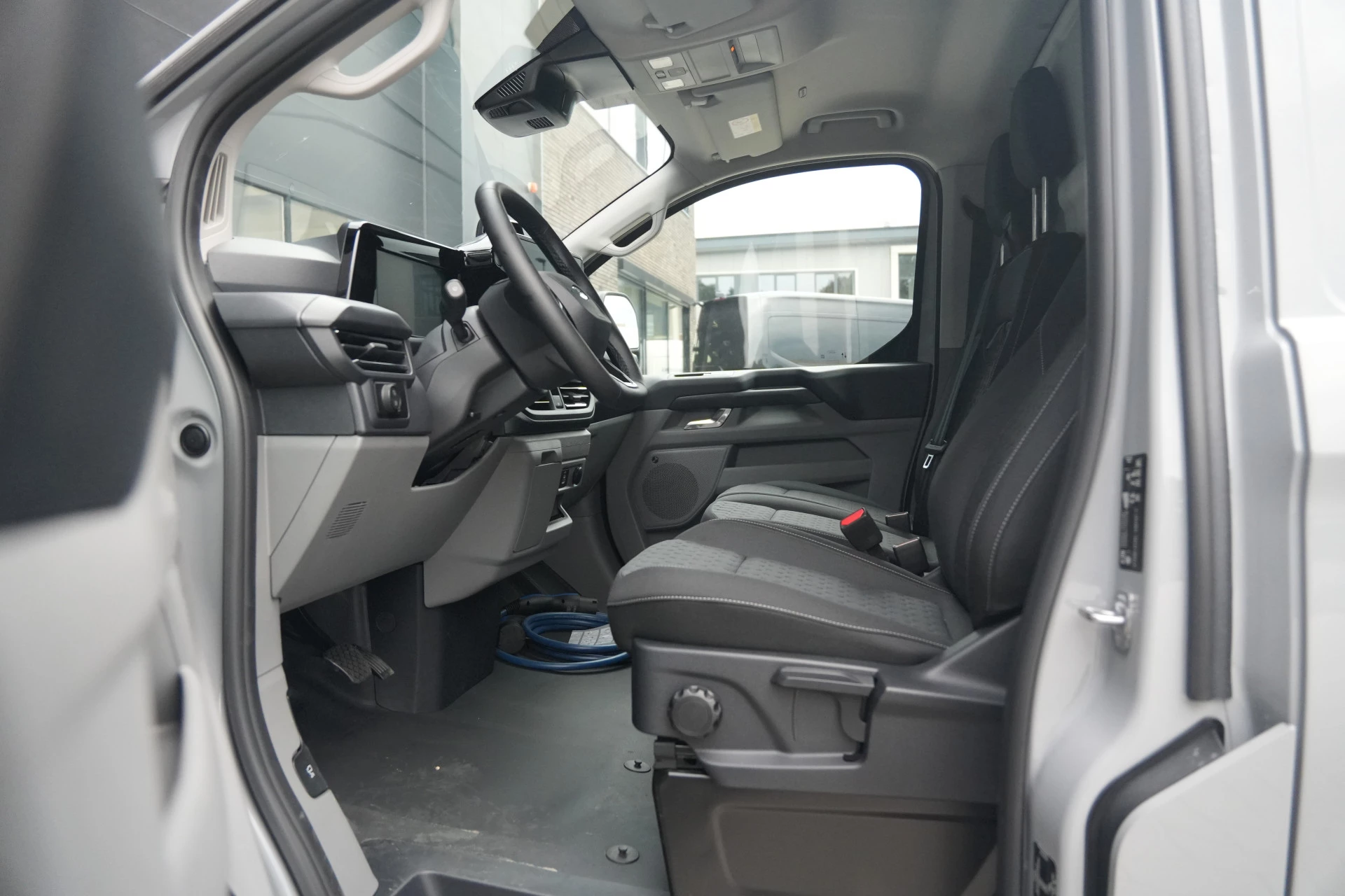 Ford E-Transit Custom 2026 - 340 L2H1 Limited 71 kWh 218pk - Trekhaak - ACC - B&O - Navi - Stoel/Stuurverwarming - 360 Camera - Blindspot - Rijklaar Bild 17