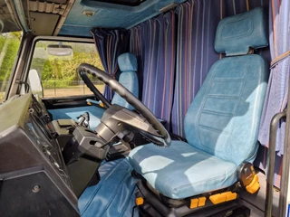 Scania R142-V8 1987 - 420 V8 - Old timer - Clean chassis/cab/interior - Dutch registration image 11
