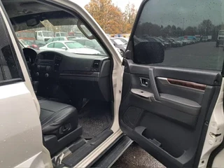 Mitsubishi Pajero 2013 - GLS 3.5 - V6 , 4x4 , 7 Pers., Full Option image 16