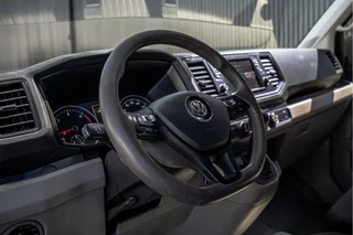 Volkswagen Crafter 2019 - 2.0 TDI L3H3 | Automaat | 177 PK | Highline | LED | Camera | Carplay | PDC | Trekhaak afbeelding 10