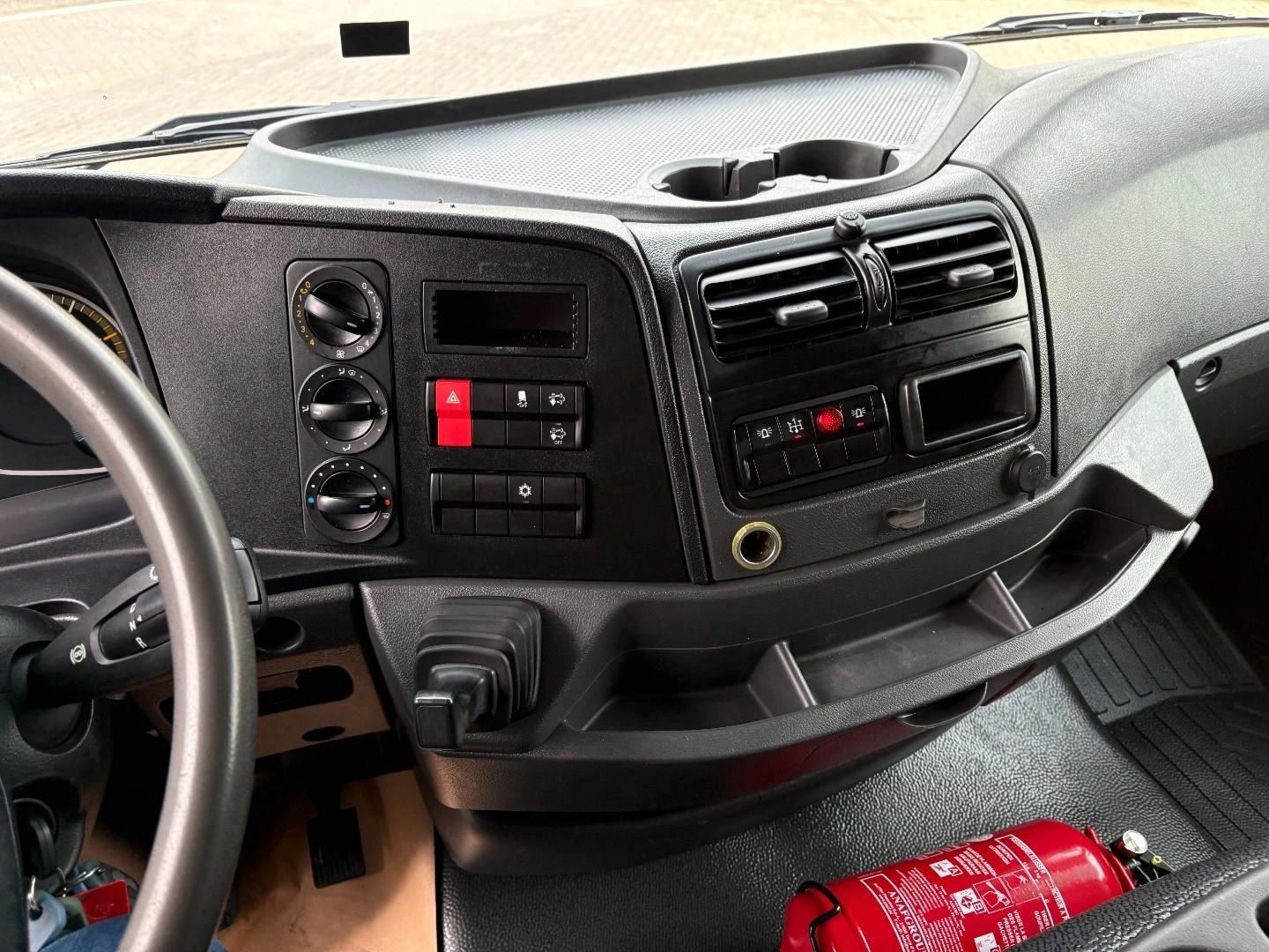 Mercedes-Benz Atego 2014 imagem 12