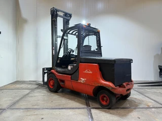 Linde E48 2006 afbeelding 2 miniatuur