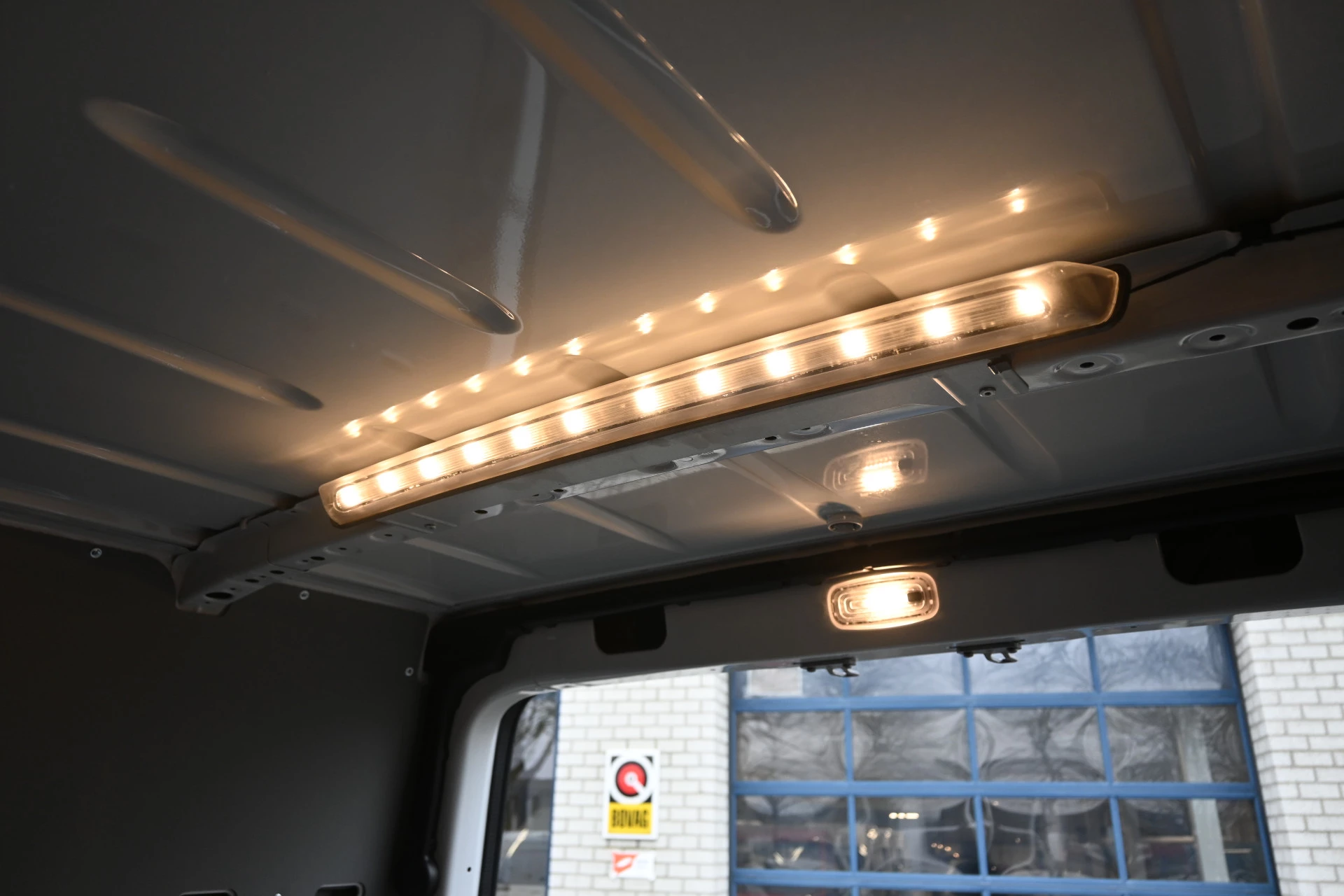 Mercedes-Benz eSprinter 2024 - 320 RWD L2H2 Pro 81kWh imagem 9