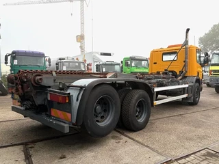 Scania P 2001 - P114-340 6x2 WITH MULTILIFT CONTAINERSYSTEM ONLY 80.500 KM!! ORIGINAL (10 TIRES / FULL STEEL SUSPENSION / 12 GEARS MANUAL GEARBOX / 9.000 KG. FRONT AXLE) obrazek 3