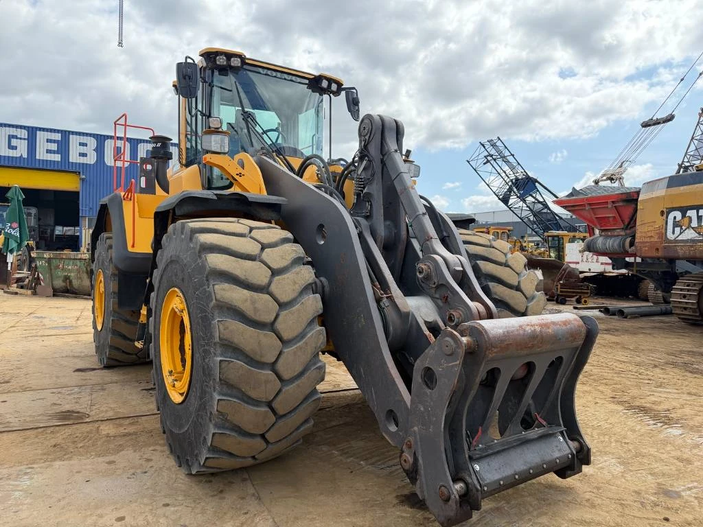 Volvo 2017 - L220H ( PERFECT CONDITION ) afbeelding 6