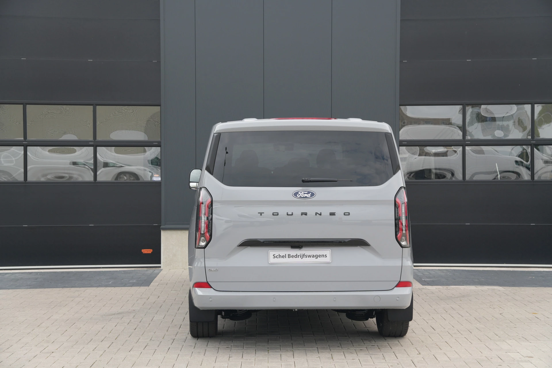 Ford Tourneo Custom 2026 - 340 2.5 PHEV L2H1 Titanium X 232pk | ACC | Pano | B&O | Elek. schuifdeuren | 360 camera | Elek-Trekhaak | Prijs excl. BTW | Rijklaar image 7