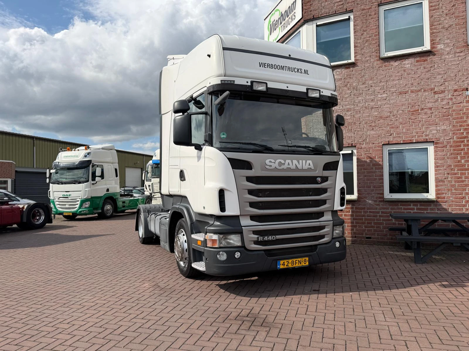 Scania R 2010 - R440 R 440 LA4X2 / Retarder / Hefschotel / afbeelding 1