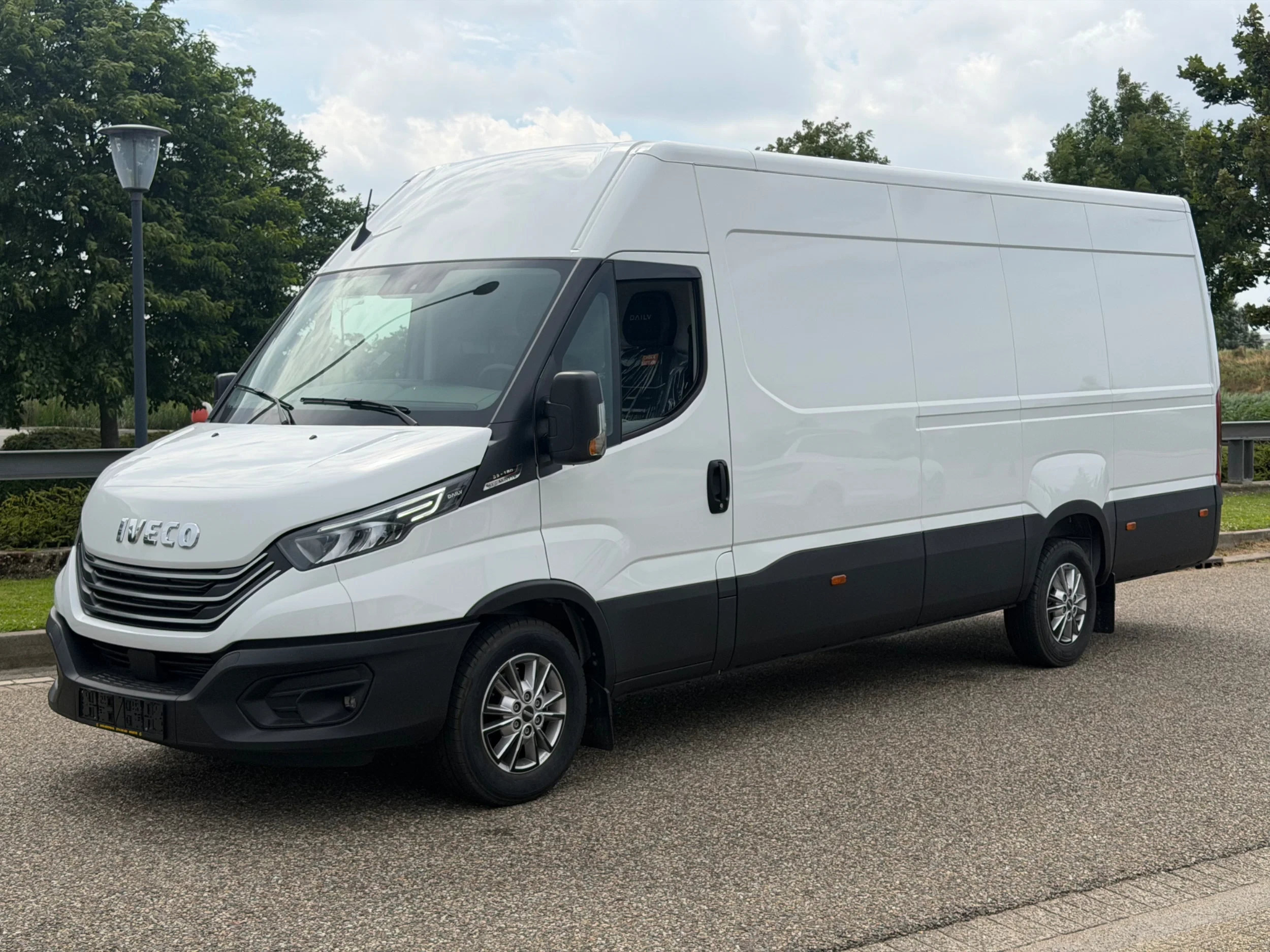 Iveco Daily 2024 - 35S18 L4H2 Automaat Airco Navi Cruisecontrol BPM VRIJ afbeelding 2