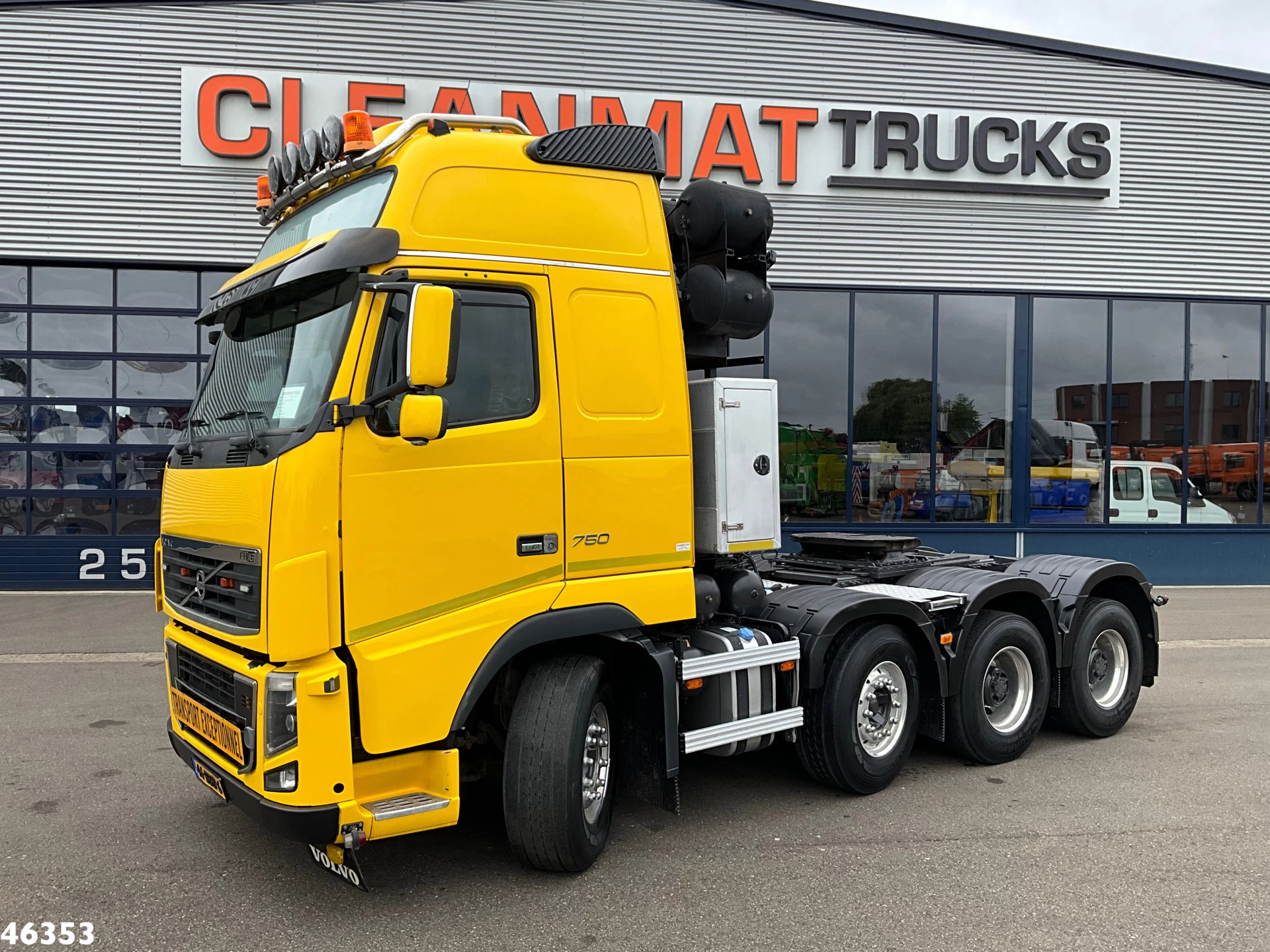 Volvo FH 2012 - 16.750 8x4 Heavy haulage 130 Ton изображение 1