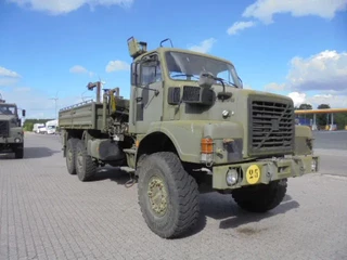 Volvo N 10 1989 - 6X6 L + FASSI 3X IN STOCK afbeelding 24