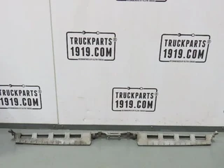 DAF - Body & Chassis Parts Opstap grill Li. + Re. DAF 106 in vendita