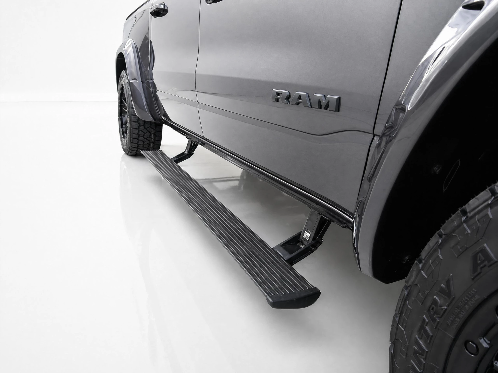 Dodge Ram 1500 2024 - 5.7 V8 4x4 Crew Cab Sport | Incl. Tonneau cover | Special striping| Wide boddy | Fuell velgenset| afbeelding 10