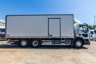 Renault N/A 2017 - D26.320-6x2+DHOLLANDIA 2T. image 6