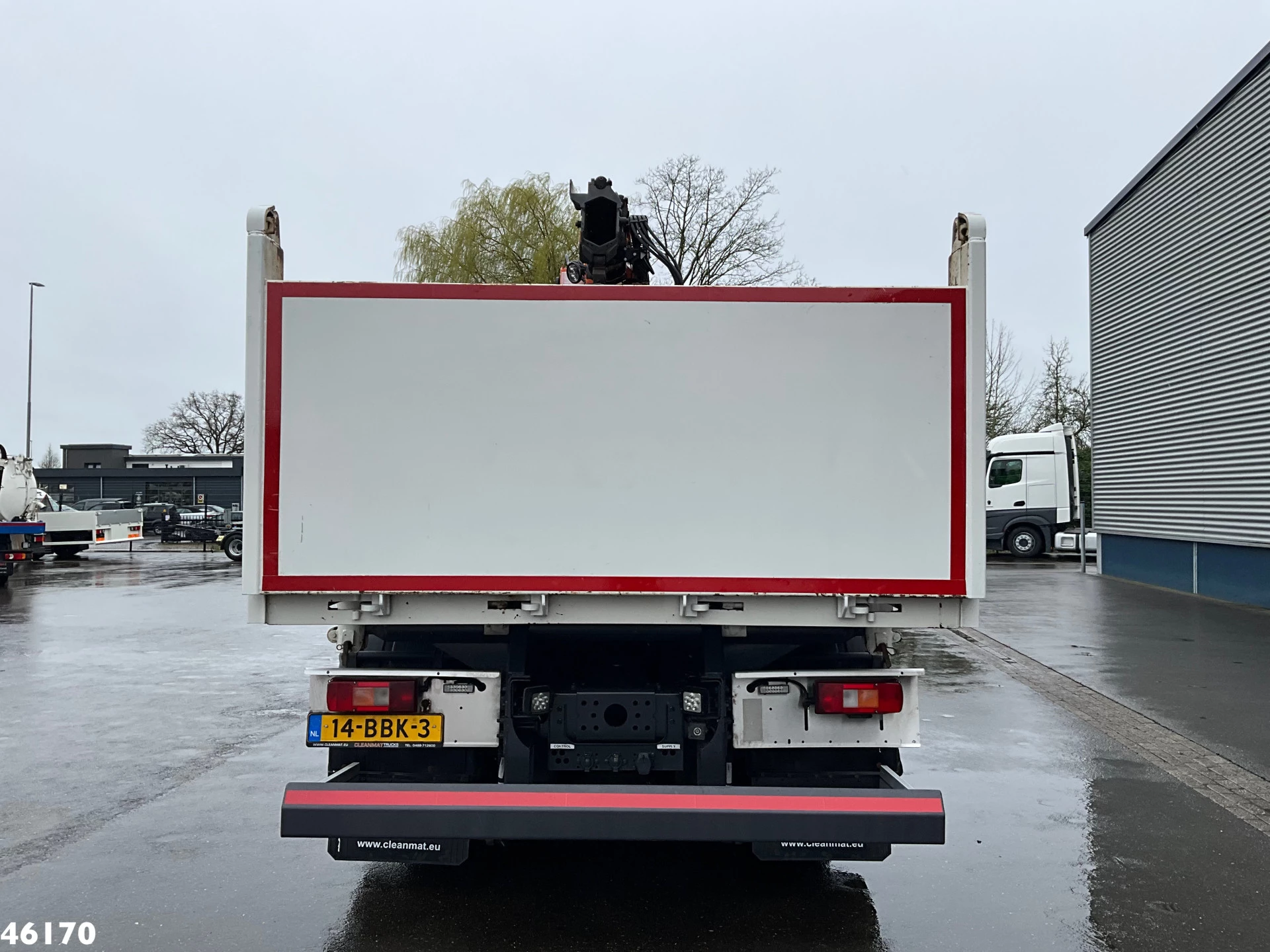 Volvo FH 2012 - 420 8x4 HMF 22 Tonmeter laadkraan image 4