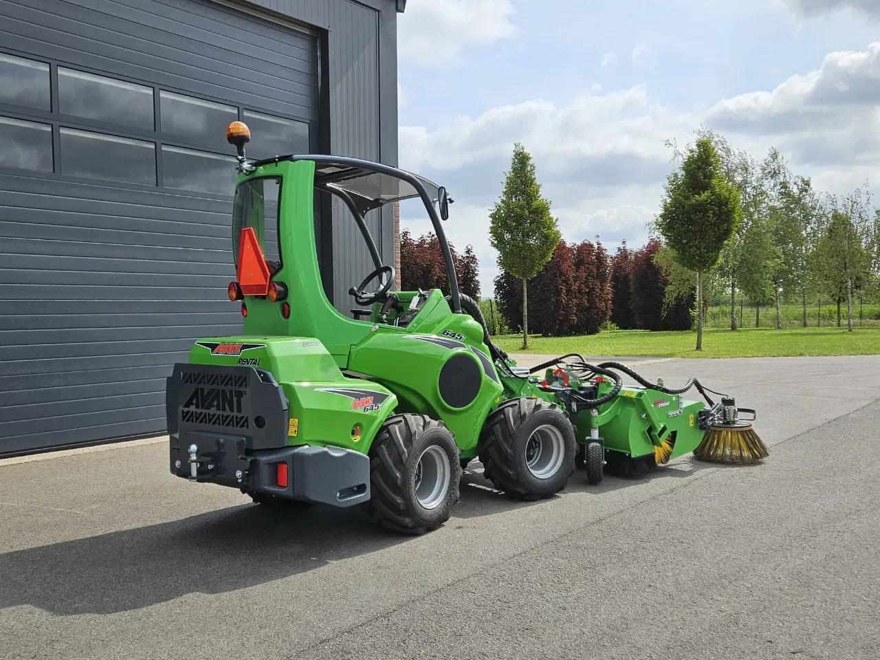 Avant 2025 - 645i Rental mini-shovel afbeelding 4