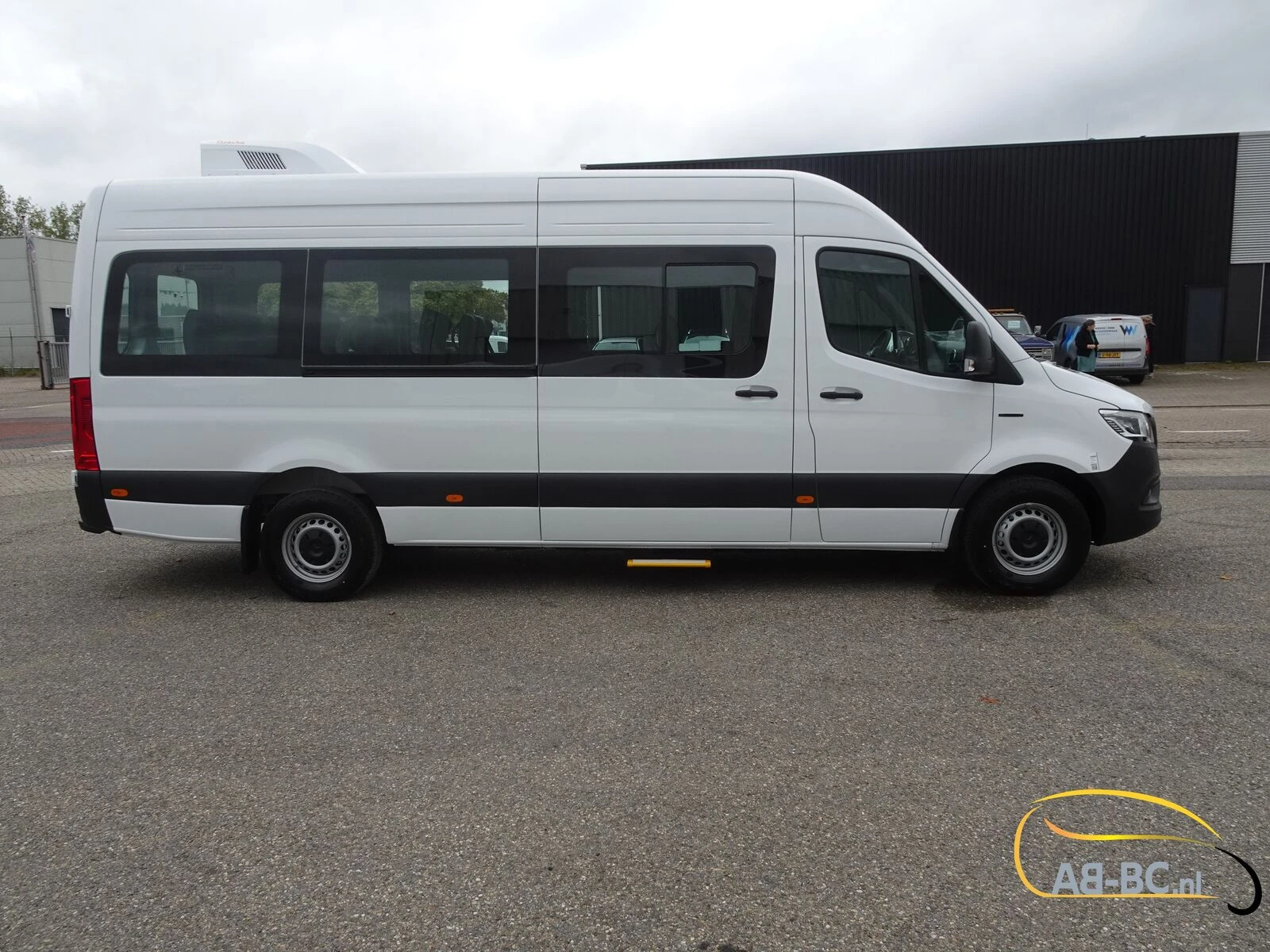 Mercedes-Benz eSprinter - 17 Seats Electric Range: 465 km Bild 3