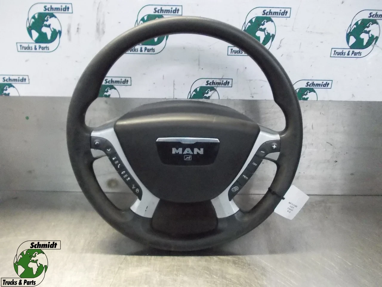 MAN TGX - 18.400 81.46430-6047 STUURWIEL afbeelding 1
