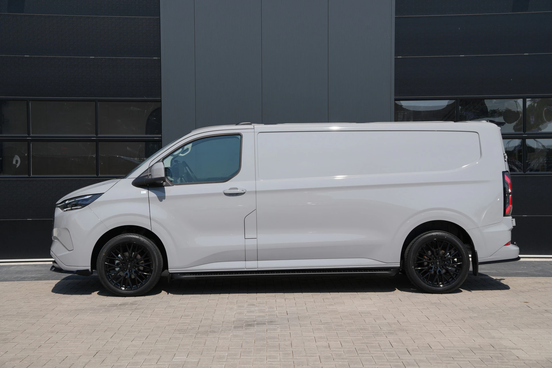 Ford E-Transit Custom 2026 - 340 L2H1 Limited 71 kWh 218pk - Trekhaak - ACC - B&O - Navi - Stoel/Stuurverwarming - 360 Camera - Blindspot - Rijklaar Bild 8