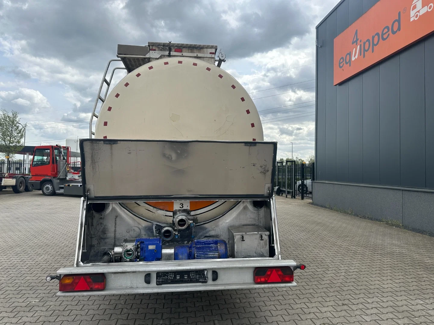 Feldbinder 1999 - LEBENSMITTEL / LEVENSMIDDELEN / FOOD / 33.500L / 3-COMP / PUMPE / LIFTACHSE obrázek 5