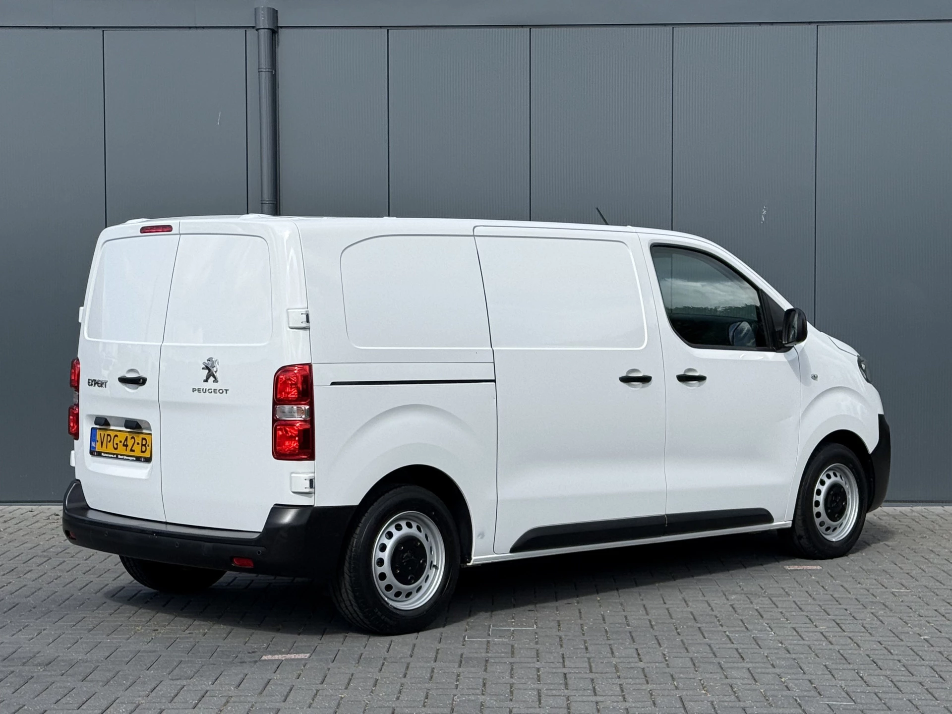 Peugeot Expert 2022 - 1.5 BlueHDI 102 PK / L2H1 / 1e EIG. / 46.846 KM! / AIRCO / CRUISE / NAVI / CARPLAY immagine 3