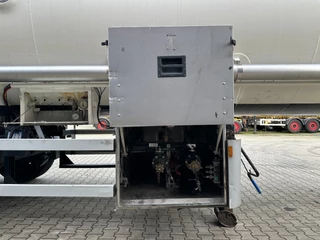 FLUID N/A - GAS TANKTRAILER / 50.100L / P28BH / Propane / Butan / ADR / DP: 02/31 imagen 11