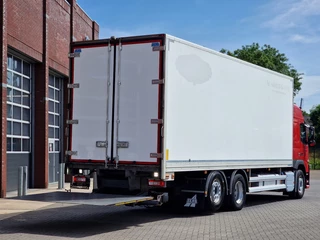 Volvo FM 2018 - 370 Globetrotter 6x2*4 - Box with sidedoors - Loadlift - Full air - Euro 6 obrazek 29
