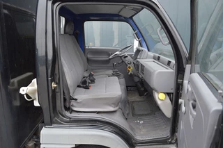 Nissan Cabstar 2003 - E 95.28-290 2.7TD Dhollandia Laadklep obrazek 7