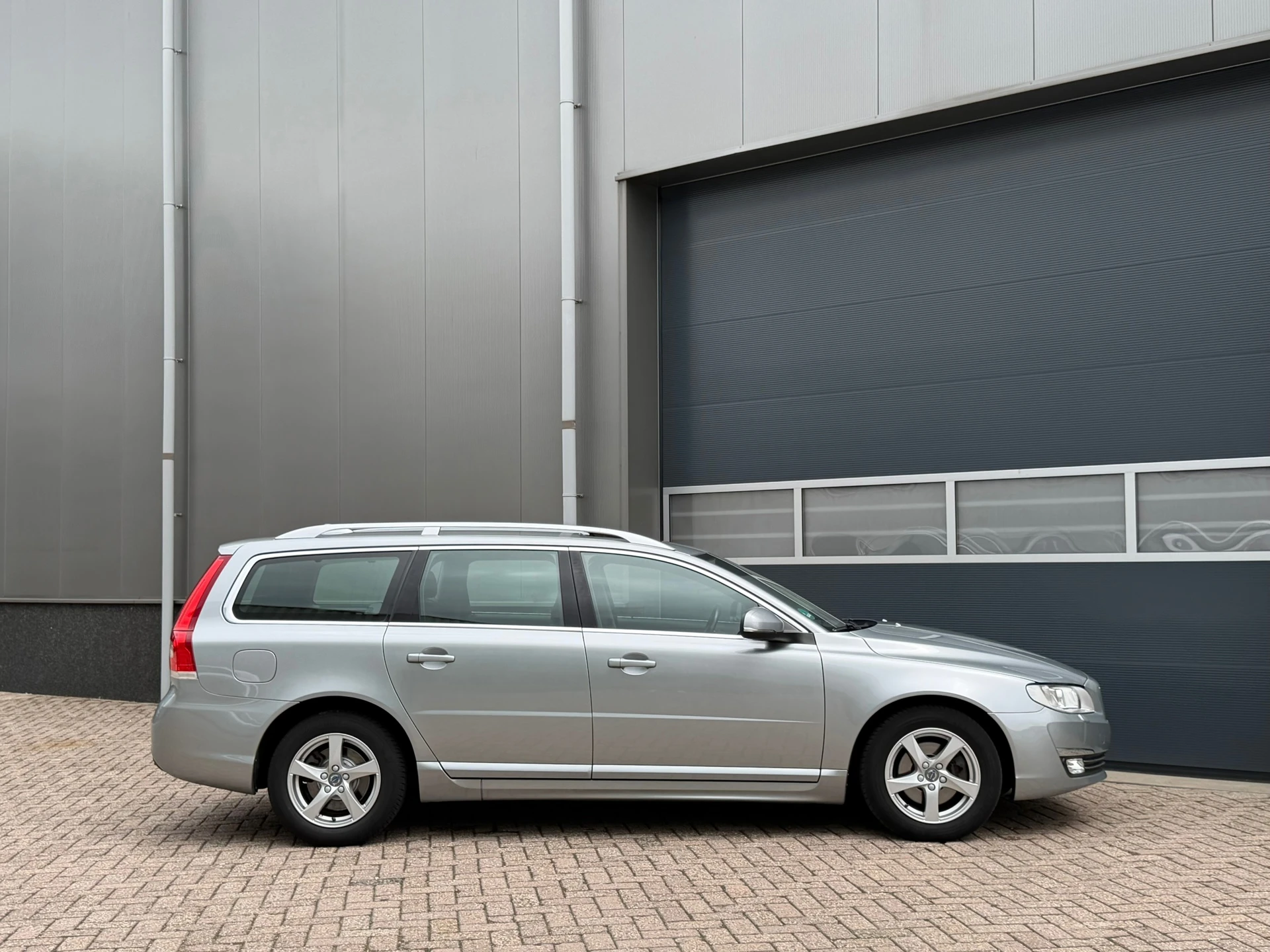 Volvo V70 2016 - 2.0 D4 Polar+ bj.2016 Autom|Navi|Leder|Trekh|Nap. afbeelding 6