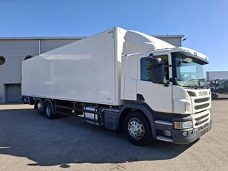 Scania P 2017 - P320 / HYBRIDE / ONLY:294233 KM / LIFT+LENKACHSE / SCHMITZ ISOLATED BOX / PLATFORM / LWDS / NAVI / XENON / AUTOMATIC / EURO-6 / 2017 image 2