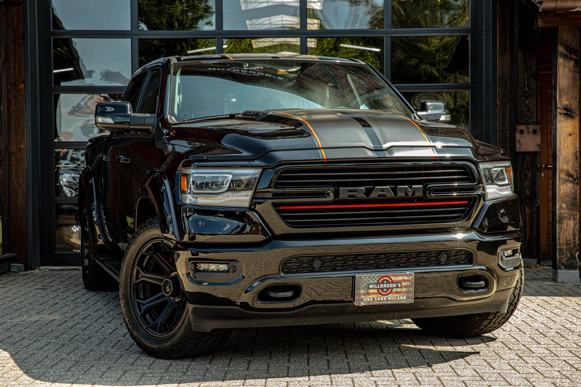Dodge Ram 1500 2022 - 5.7 V8 4x4 Crew Cab Laramie afbeelding 1