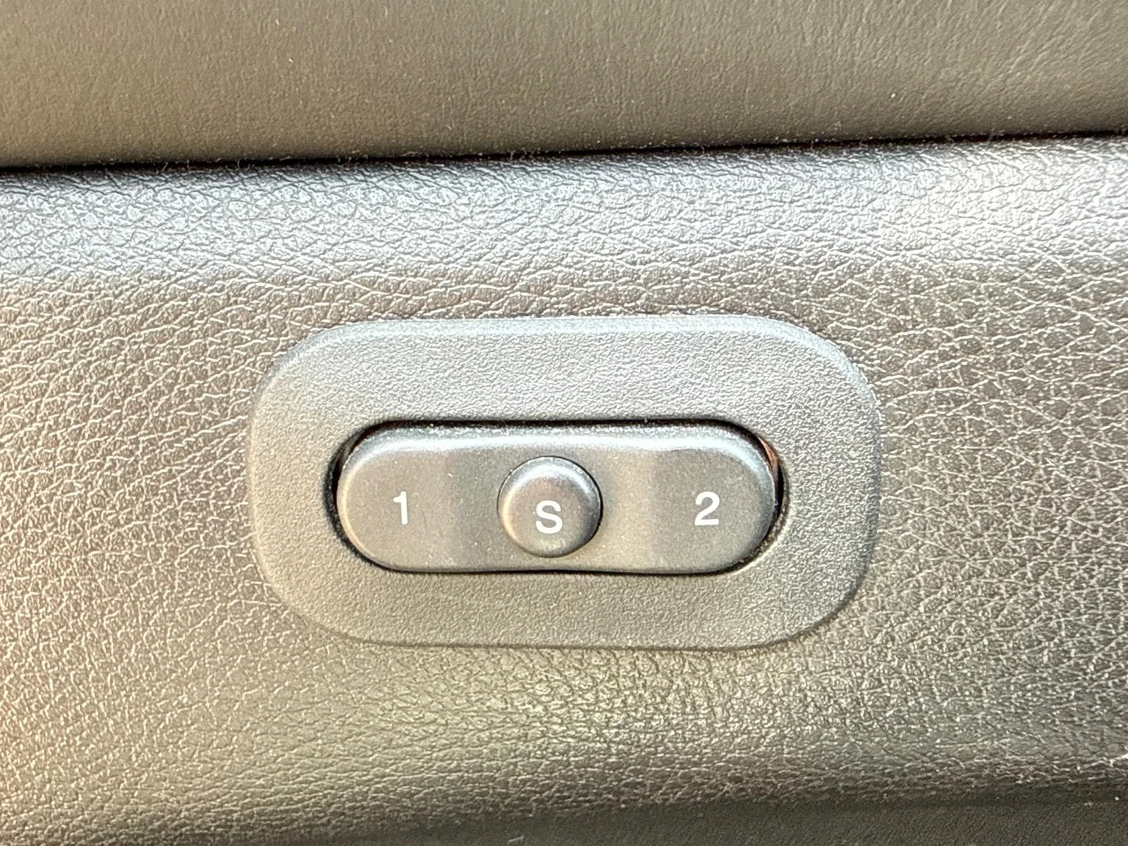 Jeep Grand Cherokee 2014 - 3.0 V6 CRD Overland 4x4 Grijskenteken Pano Luchtvering Stoelverwarm/verkoel. Leer Trekhaak afbeelding 24
