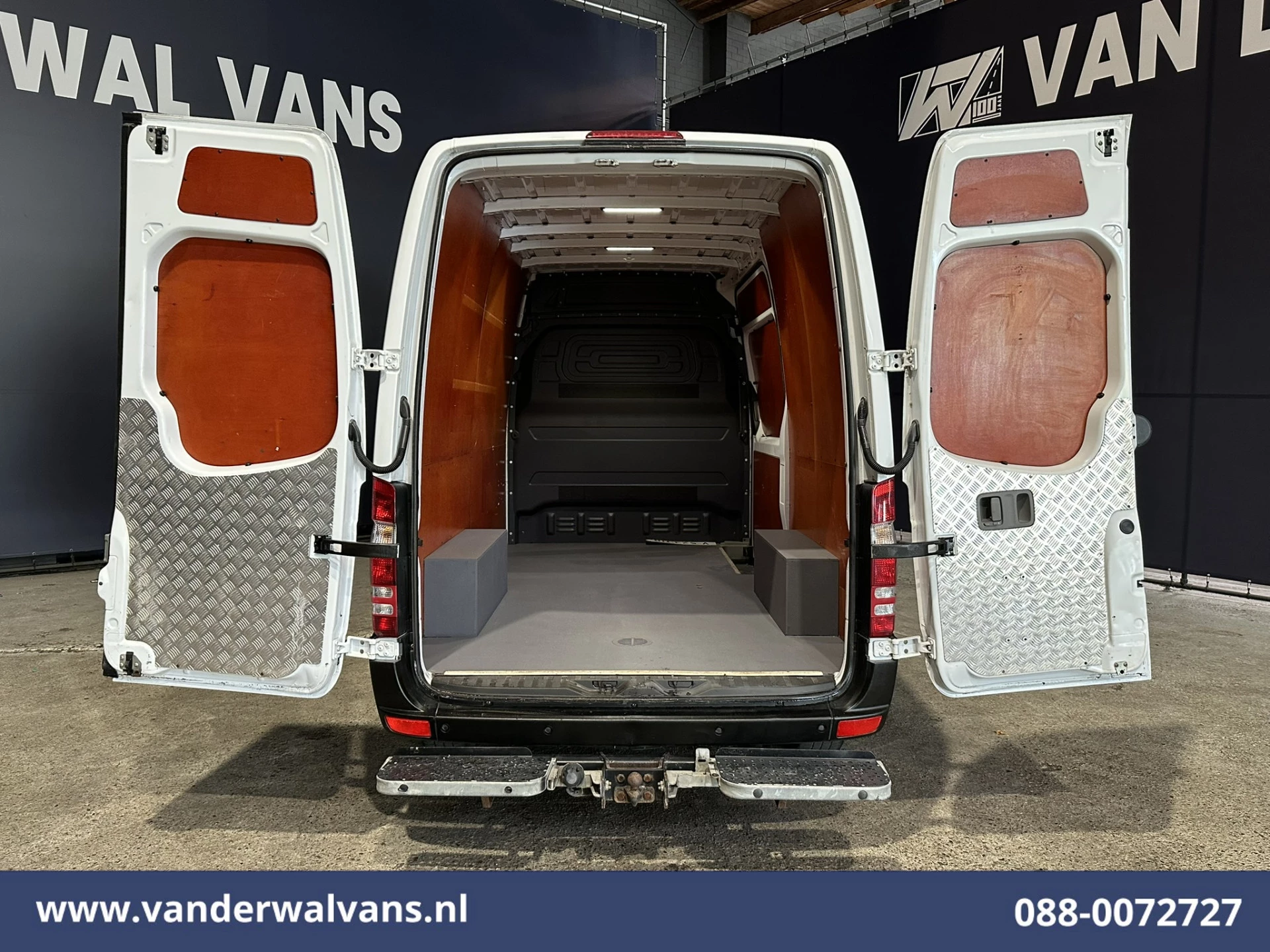 Mercedes-Benz Sprinter 2017 - 316 CDI 163pk L2H2 Euro6 Airco | Navigatie | 2800kg Trekhaak | Cruisecontrol image 3