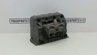 Mercedes-Benz - Engines & Parts Motorsteun voor Re. MB en venta
