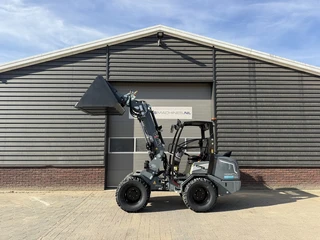 Giant G2700 TELE HD+ minishovel NIEUW €899 LEASE 2026 afbeelding 2 miniatuur