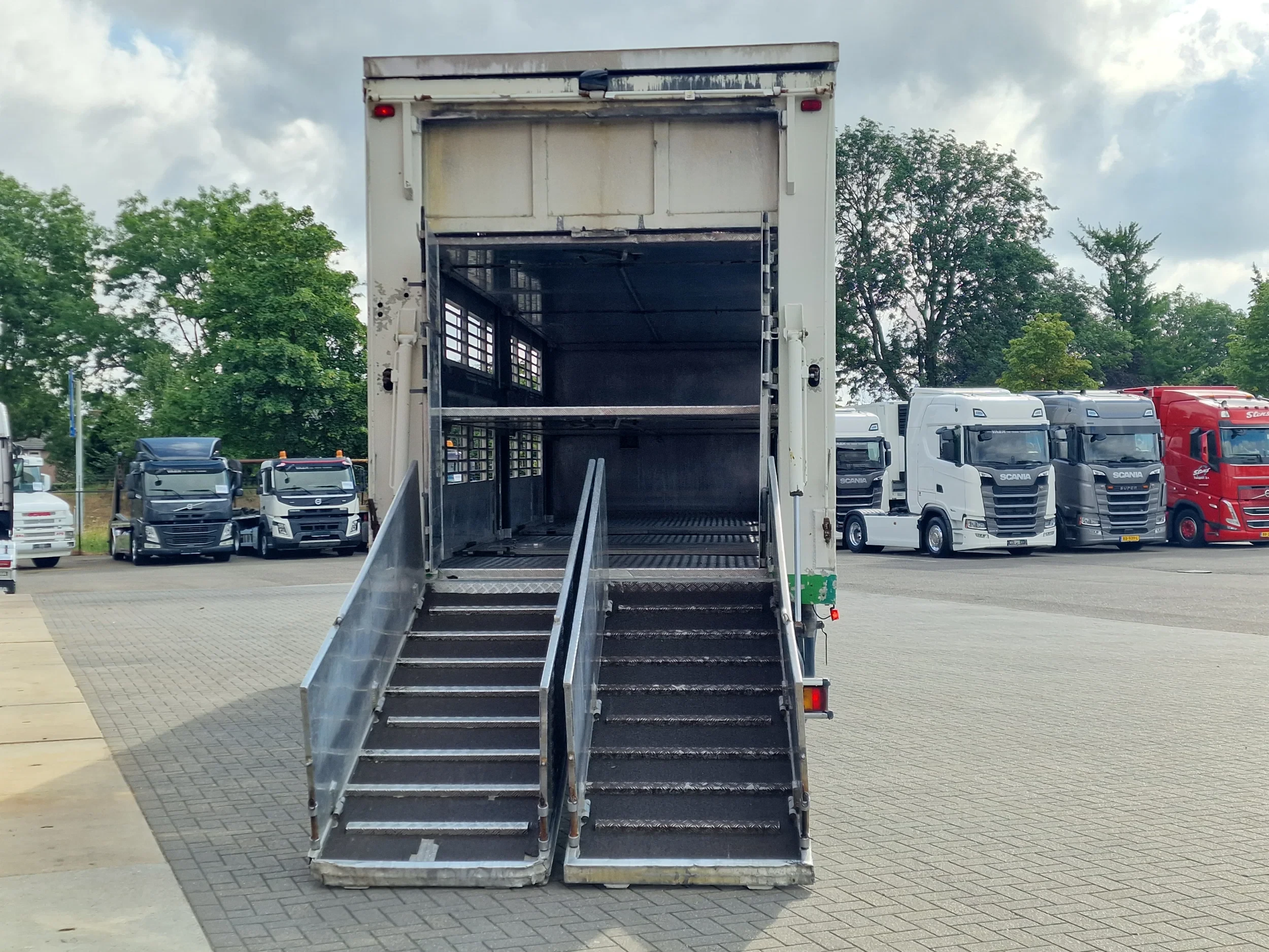 Scania G 2002 - 114G - 8X4 - 3 deck - double ramp - steel / air afbeelding 11