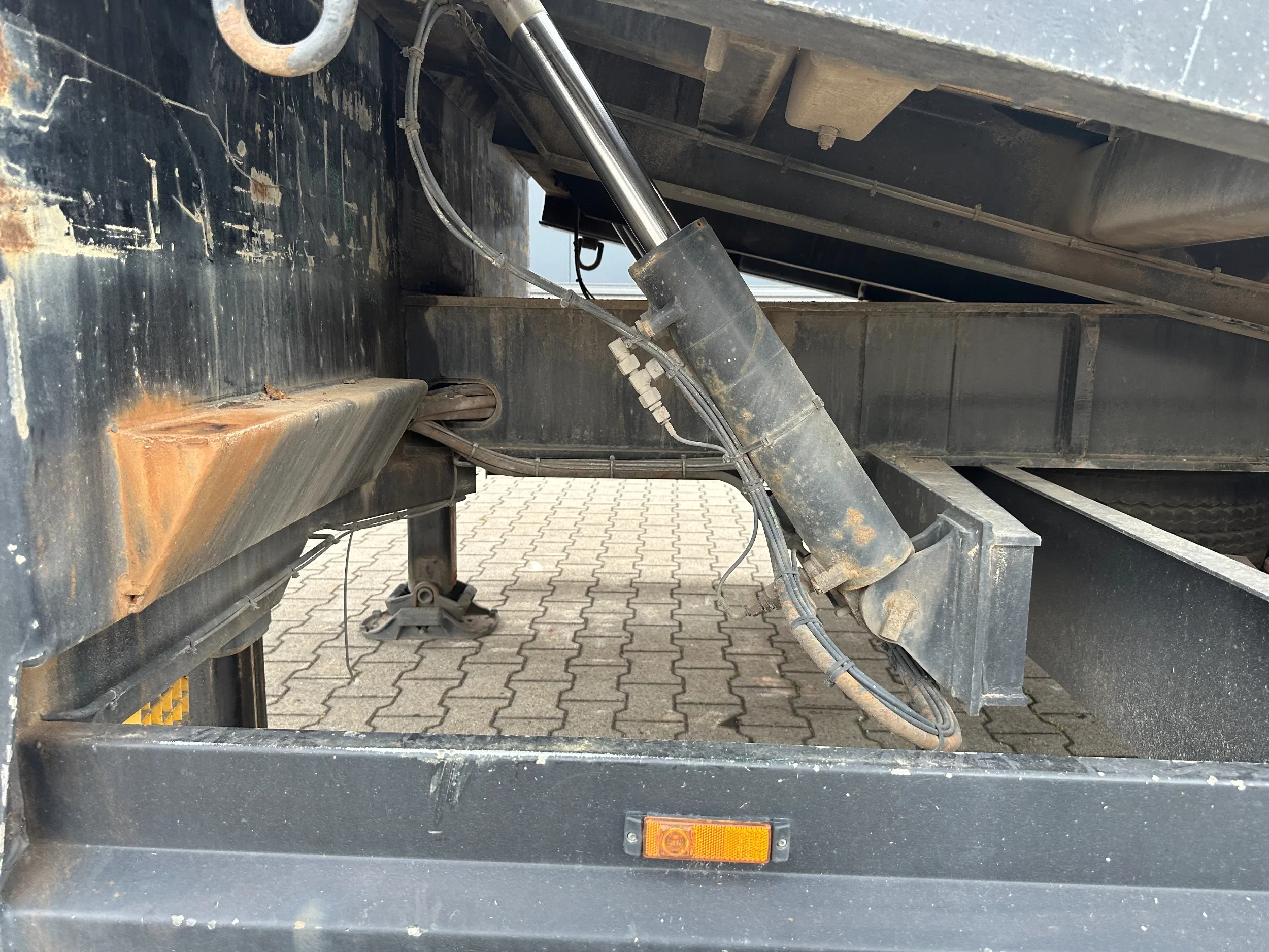 Broshuis 2017 - 3ABSD Lowloader 3-axle / GVW: 59.000kg / Neck: 23.000kg / hydraulic steering + ramps + loading table / 4.60m extendable / winch / liftaxle zdjęcie 26