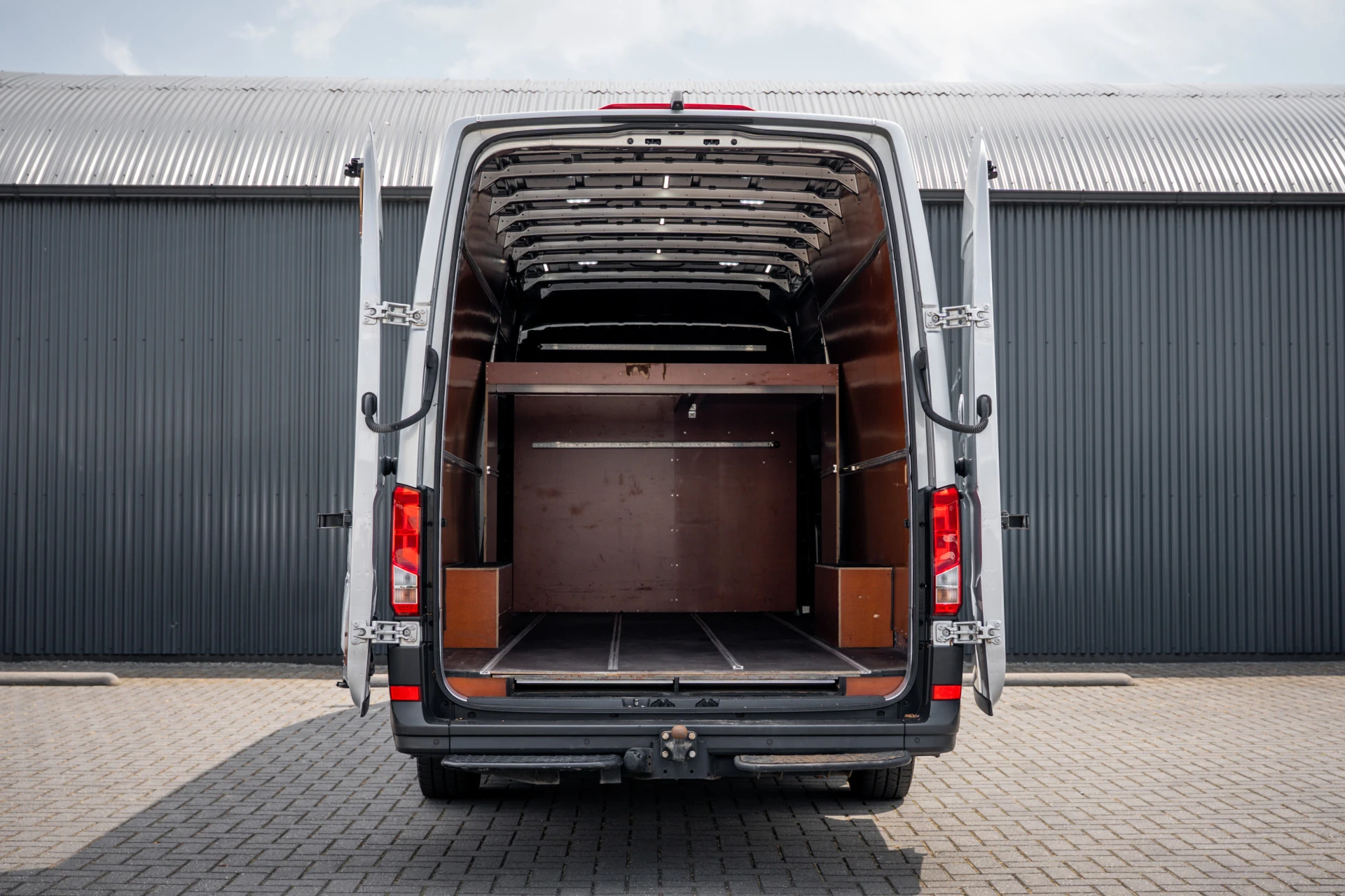 Volkswagen Crafter 2023 - 2.0 TDI XL L5H3 | 177 PK | Rijplaten | Automaat | LED | Camera | Carplay | Schuifdeur L+R | PDC | Trekhaak afbeelding 10