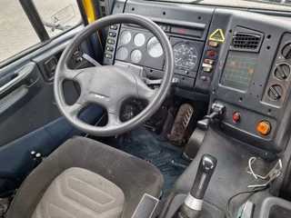 DAF CF 2002 - 250 6x2*4 - Hooklift - HIAB 102 Crane - Manual gearbox - Steering axle - Euro 3 image 17