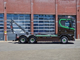 Scania S 2023 - 590S V8 NGS 6x4 - HIAB Multilift 24T + Box with Palfinger crane - Like new - Retarder - Full air - Leather obrazek 44