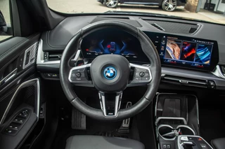 BMW iX1 2023 - xDrive30 67 kWh, Pano, Leder, Carplay, Ambient, H&K zdjecie 14