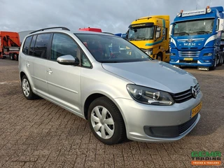 Volkswagen Touran 2013 image 2 thumbnail