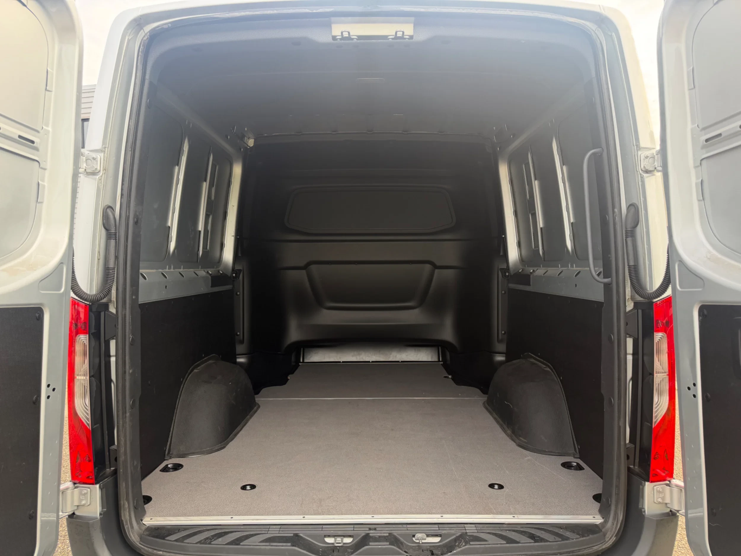 Mercedes-Benz Sprinter 2023 - 319CDI L2H1 Dubbelcabine Automaat Airco 3500KG Trekhaak image 9