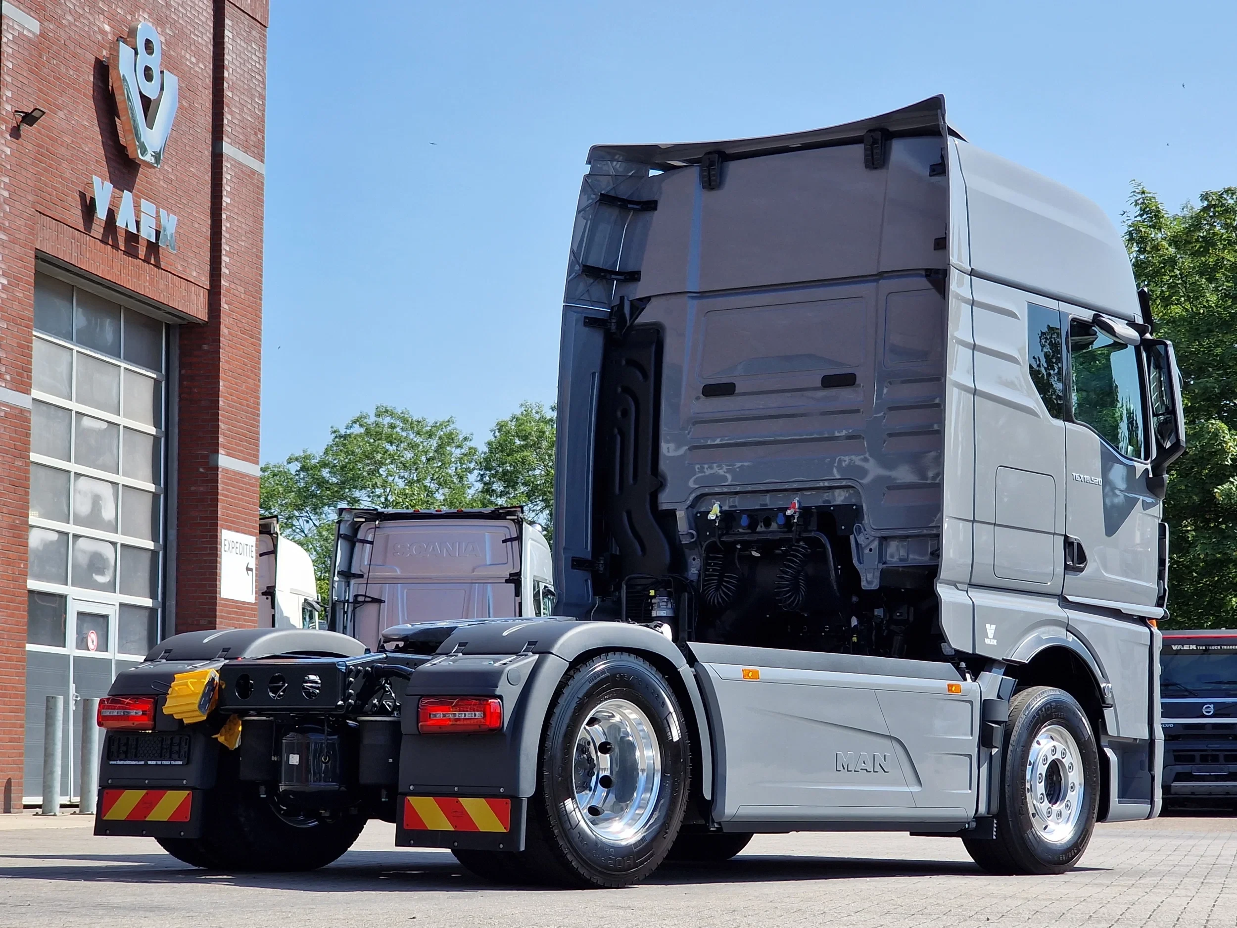 MAN TGX 2026 - 18.520 GX - D30 - Retarder - Full air - Night clima - Navi - 2x tank imagem 7