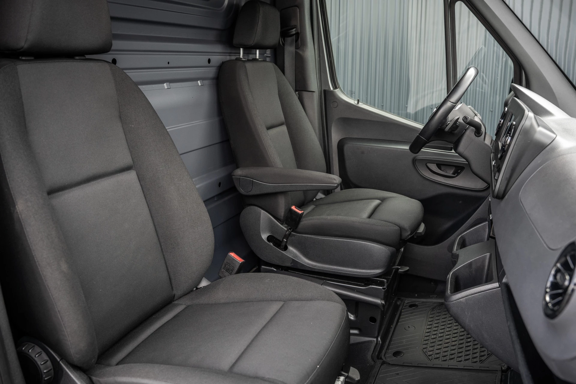 Mercedes-Benz Sprinter 2021 - 317 CDI RWD L2H1 | 170 PK | Automaat | 1e Eigenaar | Cruise | Camera | Mbux | PDC | Climatronic Bild 13